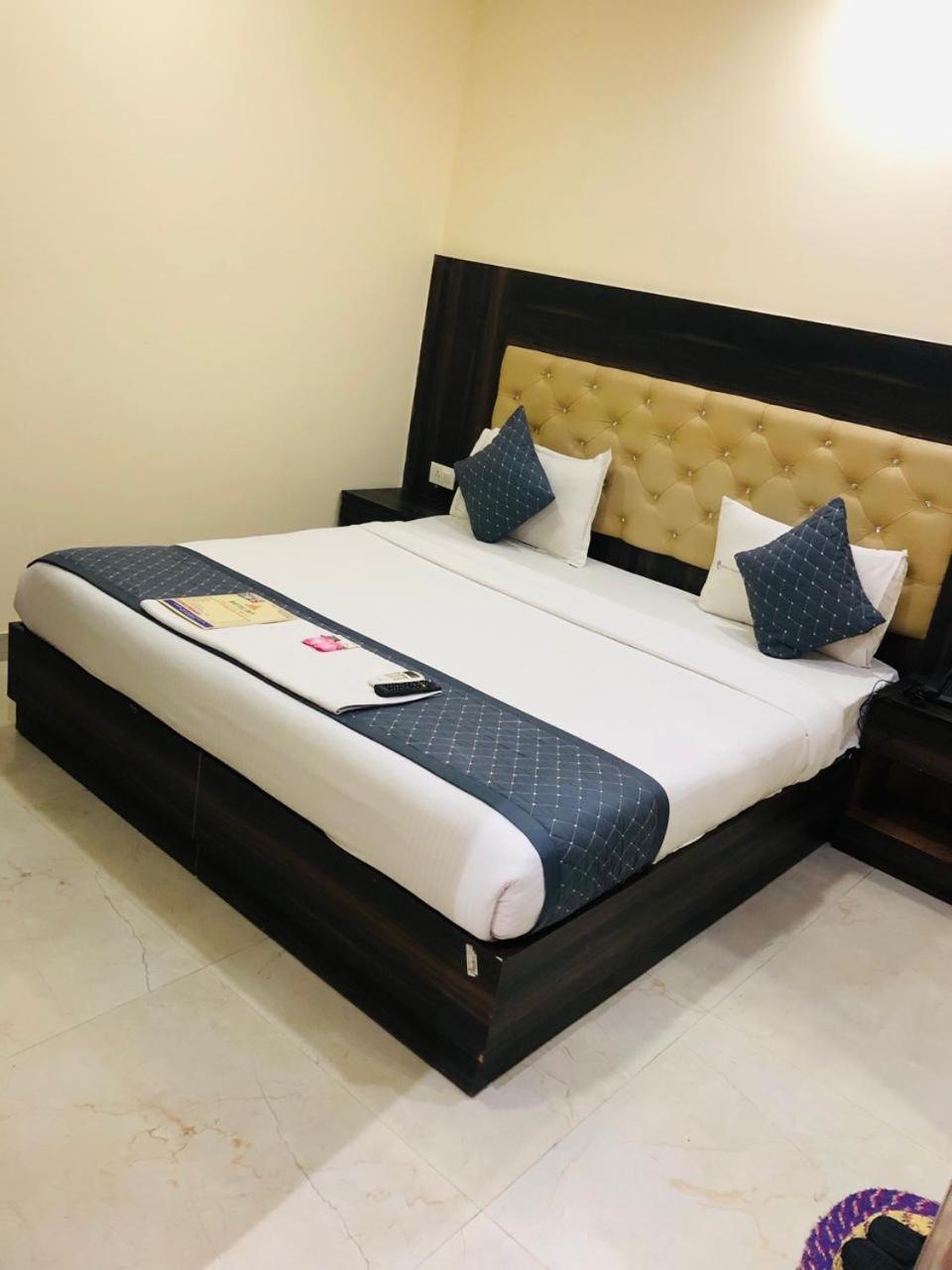Hotel Ivy Plaza Near Igi Airport 新德里 外观 照片
